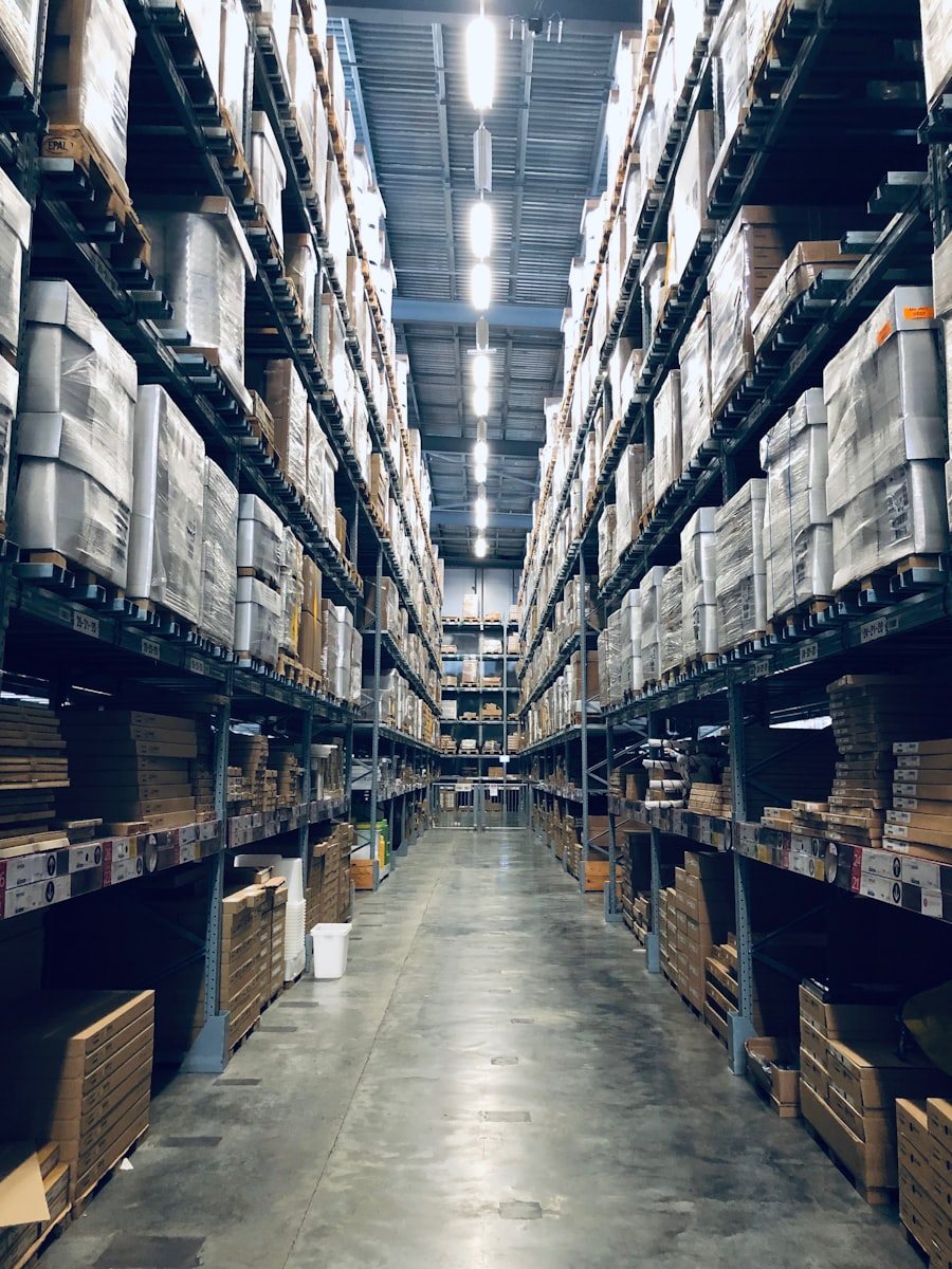 洪辉五金仓储中心高货架实景